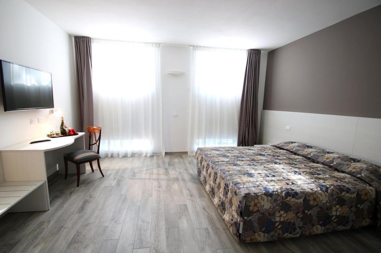 Resilienza Hotel Mira Luaran gambar