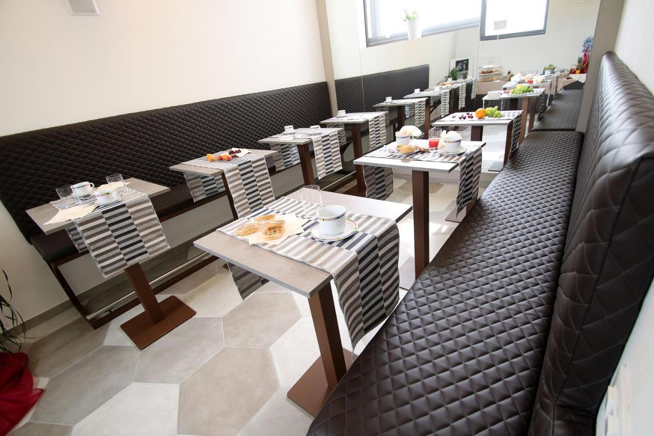 Resilienza Hotel Mira Luaran gambar